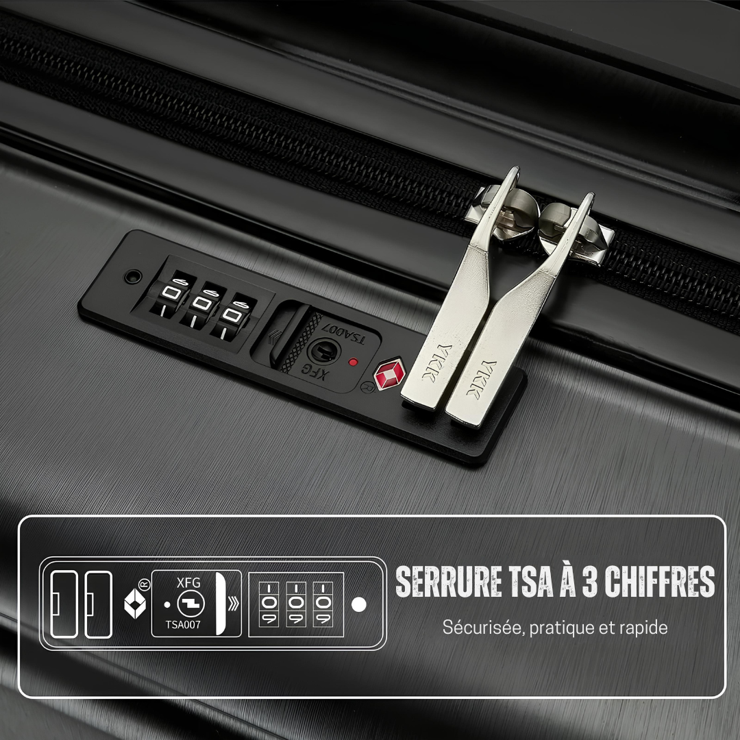 Gros plan sur une serrure TSA noire à combinaison à 3 chiffres intégrée à une valise noire, avec deux tirettes métalliques insérées. Un encadré en bas à gauche illustre le fonctionnement de la serrure et le logo TSA.
