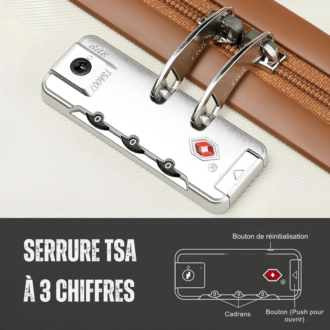 Gros plan sur une serrure TSA argentée à 3 chiffres intégrée à une valise crème et camel.